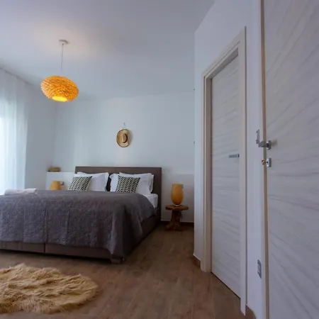 Dvori * 珀德垂那