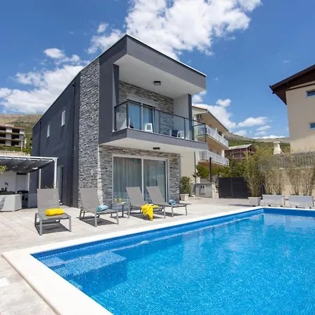 Dvori 别墅 珀德垂那