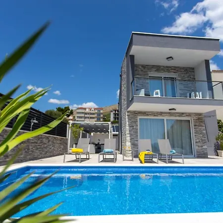 Dvori * 珀德垂那