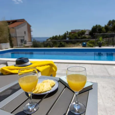 Dvori Villa