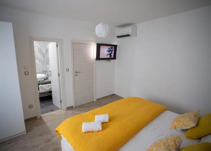 Dvori Villa *