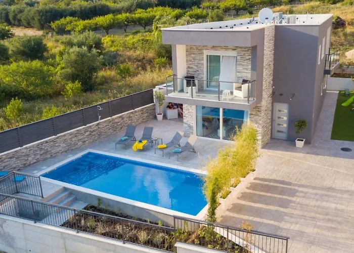 Dvori Villa